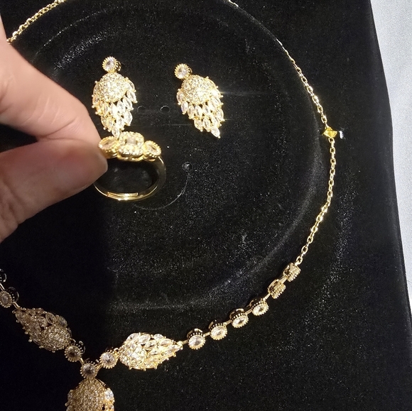 21kgp Duabi Jewlery - Elegant Gold Jewelry Set - Picture 4 of 17